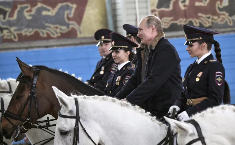 Vladimir Putin ja&scaron;e konja
