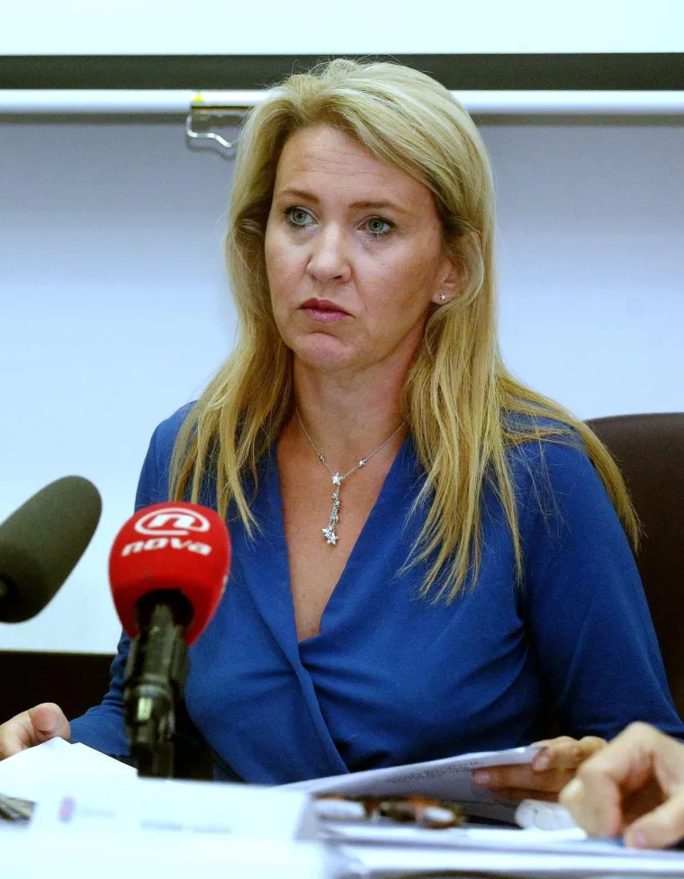 Za Natašu Novaković početak rada na čelu Povjerenstva za odlučivanje o sukobu interesa definitivno nije bio lak. No odmah je dala do znanja da  je kritike, prozivke, ali i pritisci neće obeshrabriti.
