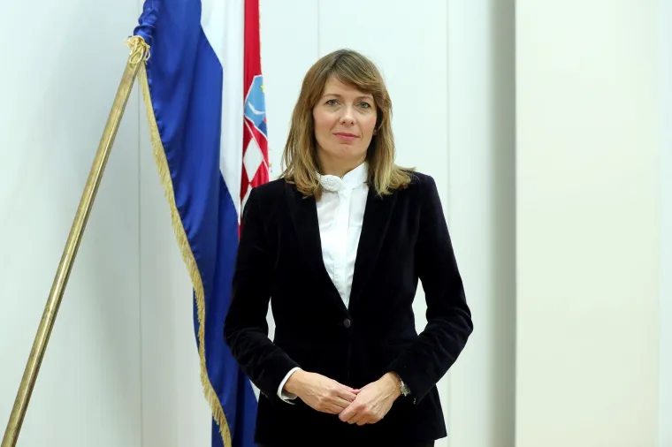 Na čelu USKOK-a je od studenog 2018. Prije toga obnašala je  dužnost županijske državne odvjetnice u Rijeci. Široj je javnosti postala poznata kao zastupnica optužbe u antikorupcijskom postupku bivšem premijeru Ivi Sanaderu u slučaju Ina-MOL, u koji je naknadno uključen i direktor MOL-a Zsolt Hernadi, nedostupan hrvatskom pravosuđu.