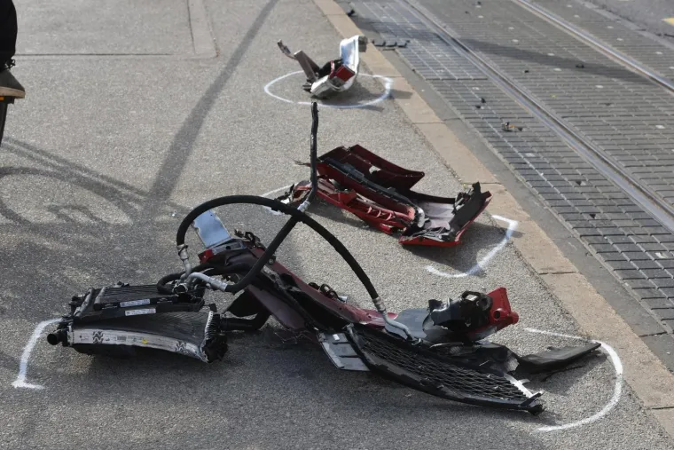 STRA&Scaron;NA NESREĆA U ZAGREBAČKOJ DUBRAVI: U sudaru dvaju automobila ozlijeđeno troje ljudi