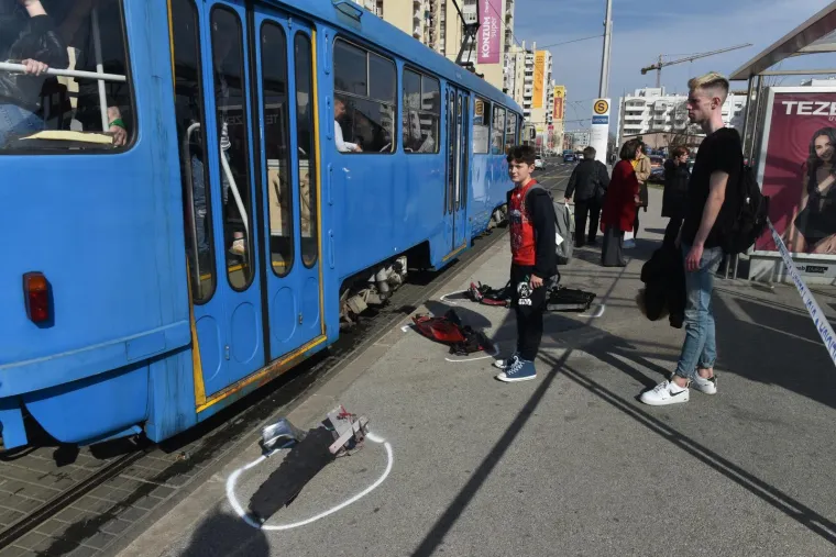STRA&Scaron;NA NESREĆA U ZAGREBAČKOJ DUBRAVI: U sudaru dvaju automobila ozlijeđeno troje ljudi