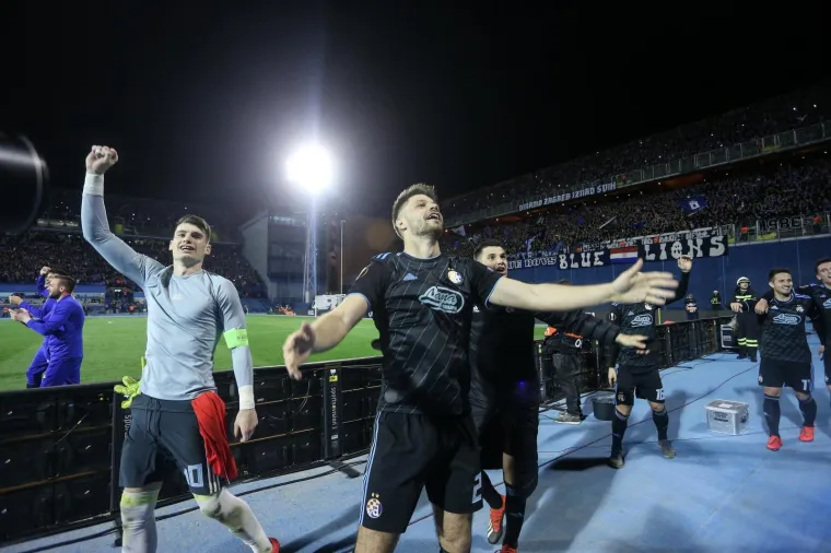 OVAKO SLAVE DINAMOVCI: Nakon posljednjeg sučevog zvižduka, tribine i igrači pali su u trans