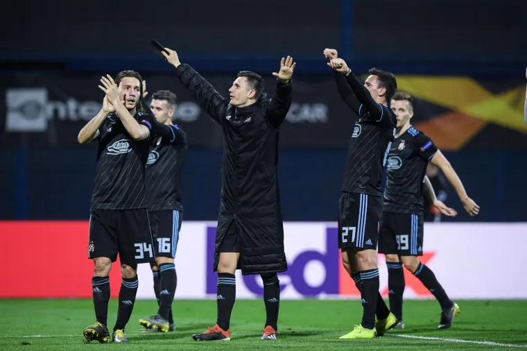 OVAKO SLAVE DINAMOVCI: Nakon posljednjeg sučevog zvižduka, tribine i igrači pali su u trans