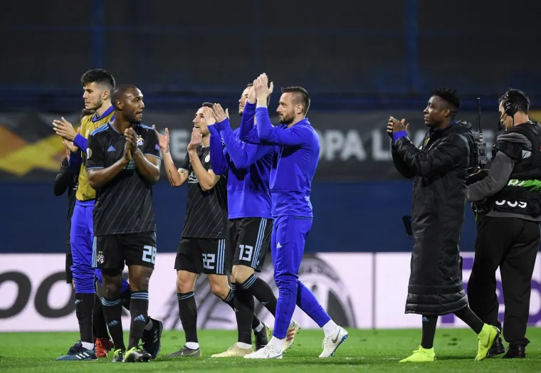 OVAKO SLAVE DINAMOVCI: Nakon posljednjeg sučevog zvižduka, tribine i igrači pali su u trans