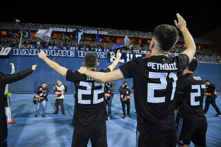 OVAKO SLAVE DINAMOVCI: Nakon posljednjeg sučevog zvižduka, tribine i igrači pali su u trans