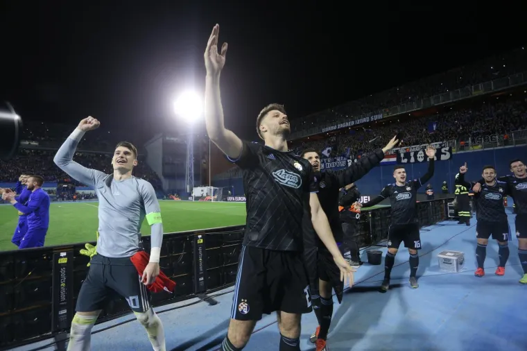U prvom susretu osmine finala Europske lige Dinamo je pred 29.704 gledatelja na stadionu Maksimir pobijedio Benficu sa 1-0.