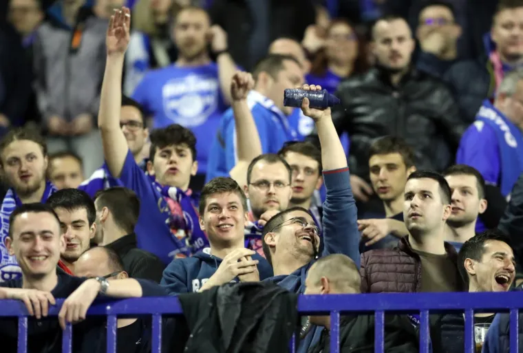 MAKSIMIR GORI, OVO SU PRIZORI ZA POVIJEST: Pogledajte kako su navijači dočekali susret s Benficom