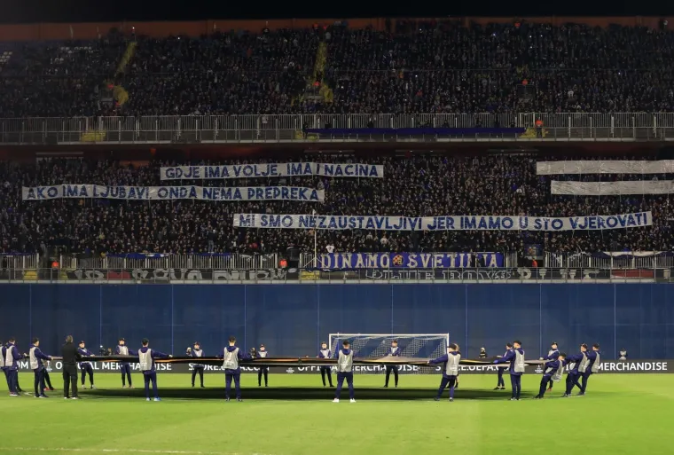 BOYSI POSLALI PORUKU SA SJEVERA: Pogledajte kako izgledaju tribine i od kuda Bjelica prati utakmicu