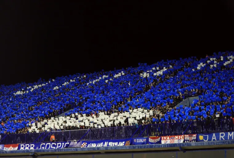 BOYSI POSLALI PORUKU SA SJEVERA: Pogledajte kako izgledaju tribine i od kuda Bjelica prati utakmicu