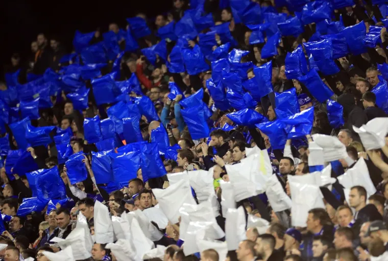 BOYSI POSLALI PORUKU SA SJEVERA: Pogledajte kako izgledaju tribine i od kuda Bjelica prati utakmicu