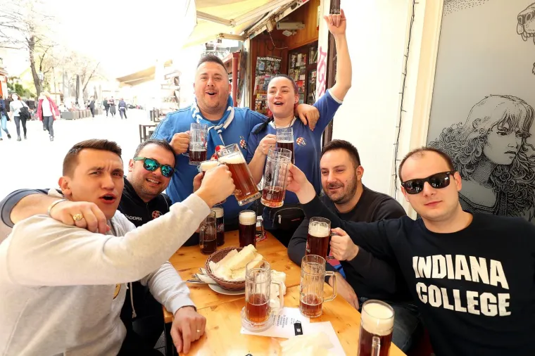 NAVIJAČKA GROZNICA U ZAGREBU: Grad di&scaron;e za Dinamo