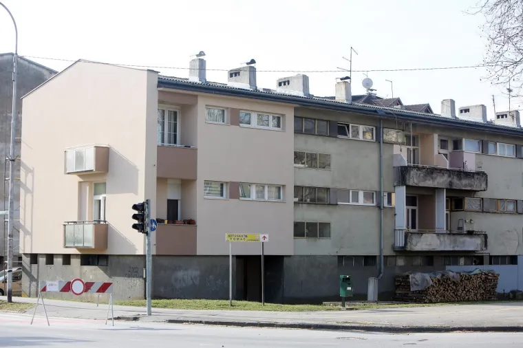 LUDI PRIZOR NA ZGRADI U KARLOVCU: Vlasnik stana zazidao balkonska vrata, ali je zaboravio jedan 'mali' detalj