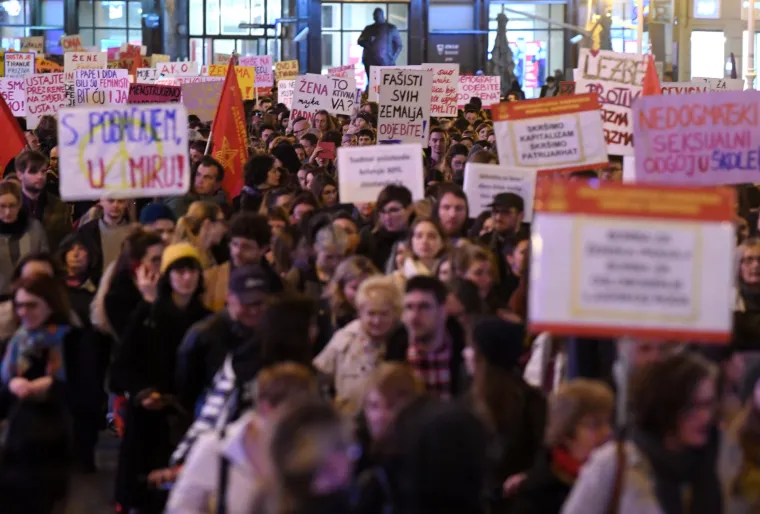 Žene u ovogodi&scaron;njem prosvjednom mar&scaron;u pod sloganom Glasne i borbene