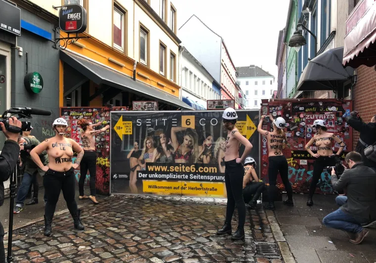 Polugole aktivistice okupile su se u Hamburgu i prosvjedovalo protiv eksploatacije žena