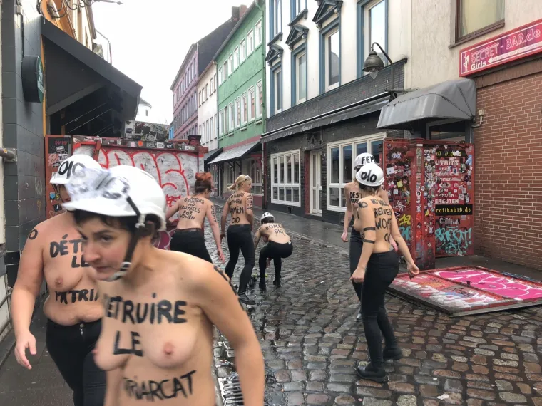 Polugole aktivistice okupile su se u Hamburgu i prosvjedovalo protiv eksploatacije žena