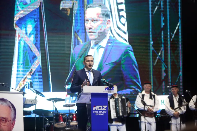 Predizborni skup HDZ-a u Gospiću: I Andrej Plenković do&scaron;ao dati podr&scaron;ku Marijanu Kustiću