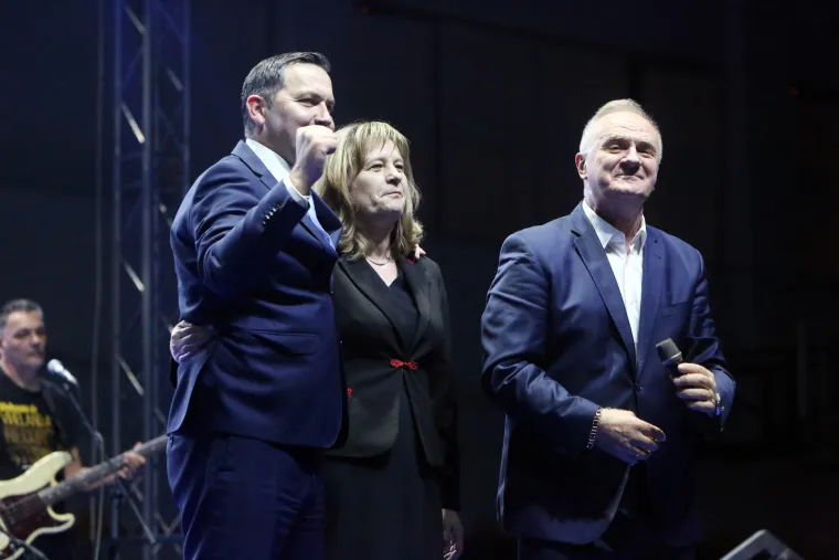 Predizborni skup HDZ-a u Gospiću: I Andrej Plenković do&scaron;ao dati podr&scaron;ku Marijanu Kustiću