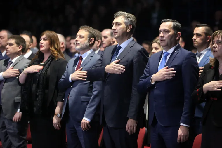 Predizborni skup HDZ-a u Gospiću: I Andrej Plenković do&scaron;ao dati podr&scaron;ku Marijanu Kustiću