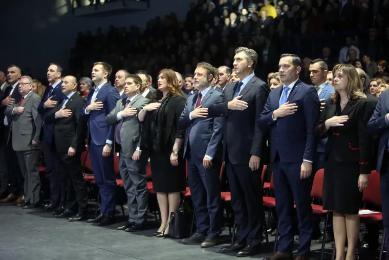 Predizborni skup HDZ-a u Gospiću: I Andrej Plenković do&scaron;ao dati podr&scaron;ku Marijanu Kustiću