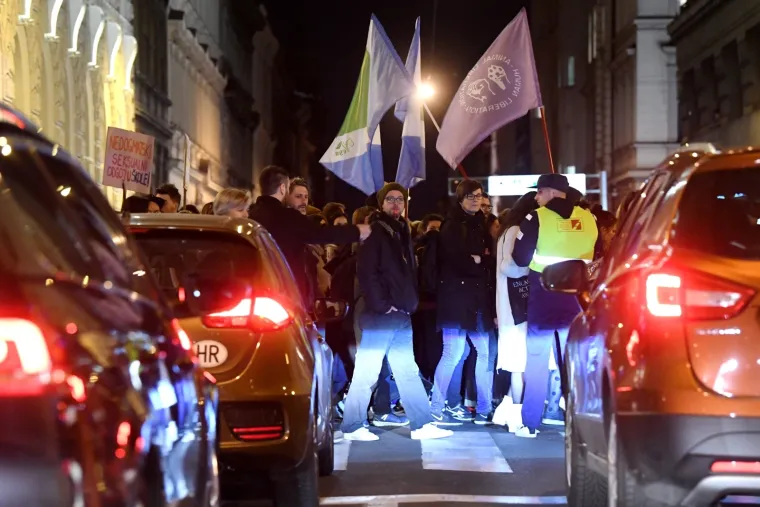 Zagreb: Žene u ovogodi&scaron;njem prosvjednom mar&scaron;u pod sloganom Glasne i borbene