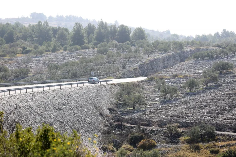 Stravična nesreća kod Primo&scaron;tena: Fiat sletio s ceste i zapalio se, djevojka izgorjela u autu