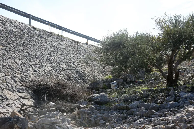 Stravična nesreća kod Primo&scaron;tena: Fiat sletio s ceste i zapalio se, djevojka izgorjela u autu