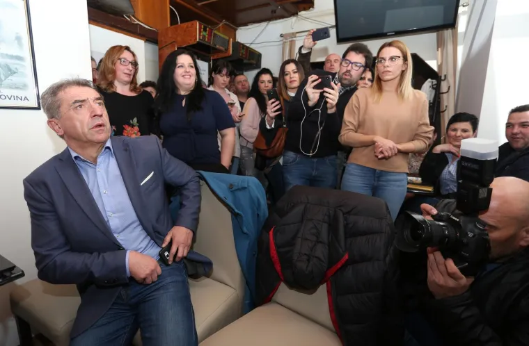 Pogledajte atmosferu u stožerima nakon objave rezultata bitke za Liku