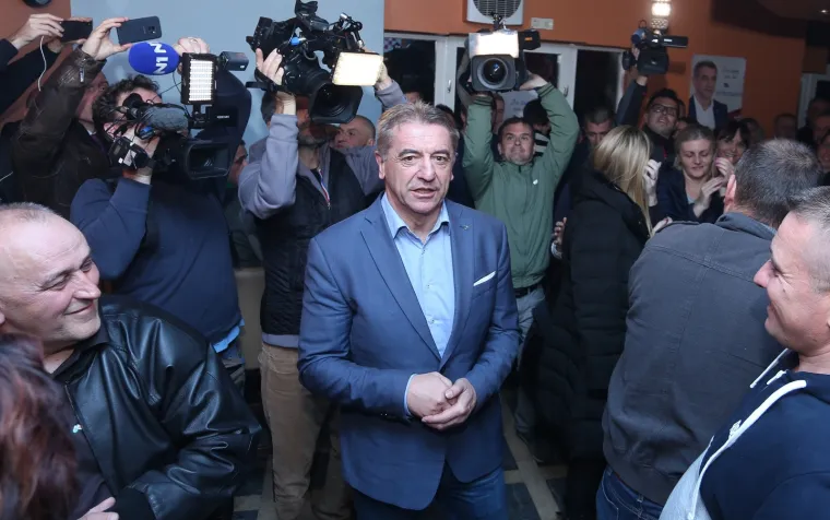 Pogledajte atmosferu u stožerima nakon objave rezultata bitke za Liku