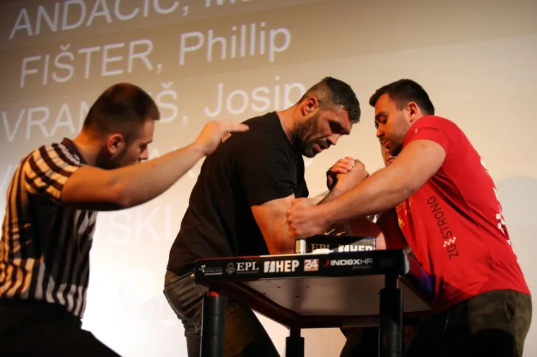 Grad Sinj ugostio najbolje obarače ruke: 'Tehnika i čvrstina su najvažniji, kile uopće ne igraju ulogu'