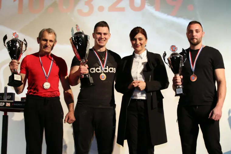 Grad Sinj ugostio najbolje obarače ruke: 'Tehnika i čvrstina su najvažniji, kile uopće ne igraju ulogu'