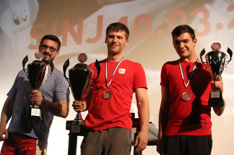 Grad Sinj ugostio najbolje obarače ruke: 'Tehnika i čvrstina su najvažniji, kile uopće ne igraju ulogu'