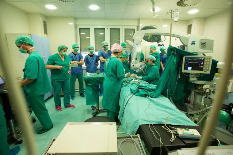 Veliki uspjeh hrvatskih liječnika: Ugrađena prva obostrana umjetna pužnica četverogodišnjoj djevojčici!