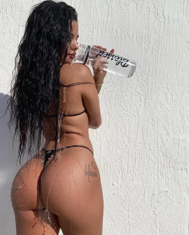 SKINULE SE I ZALILE VODOM: Sigurno bolji način da 'nađu muža koji će ih ljubiti' od Zdravo Marije