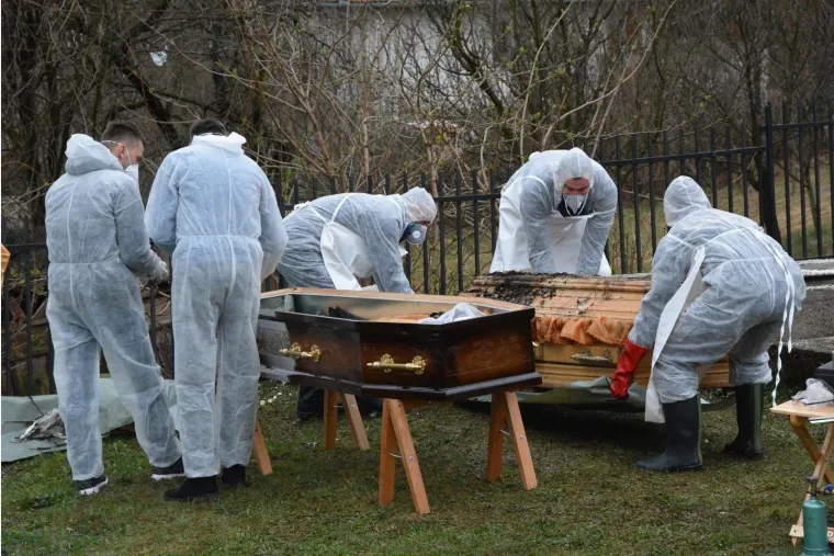 Ekshumirano tijelo Davida Dragičevića, majka jedva stajala na nogama: 'Ne znam kako ću ovo preživjeti'