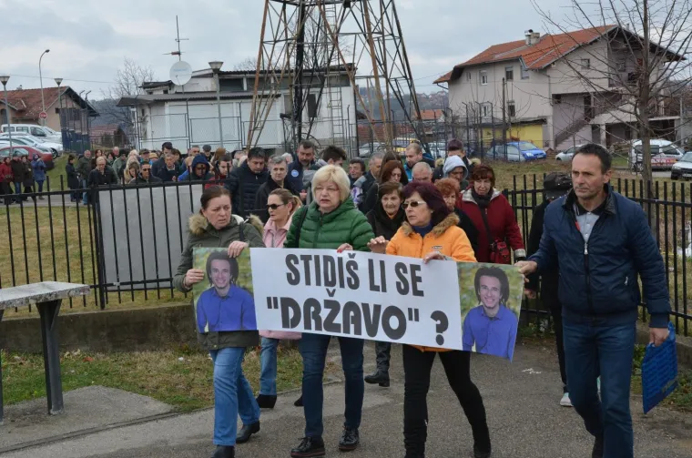 Ekshumirano tijelo Davida Dragičevića, majka jedva stajala na nogama: 'Ne znam kako ću ovo preživjeti'