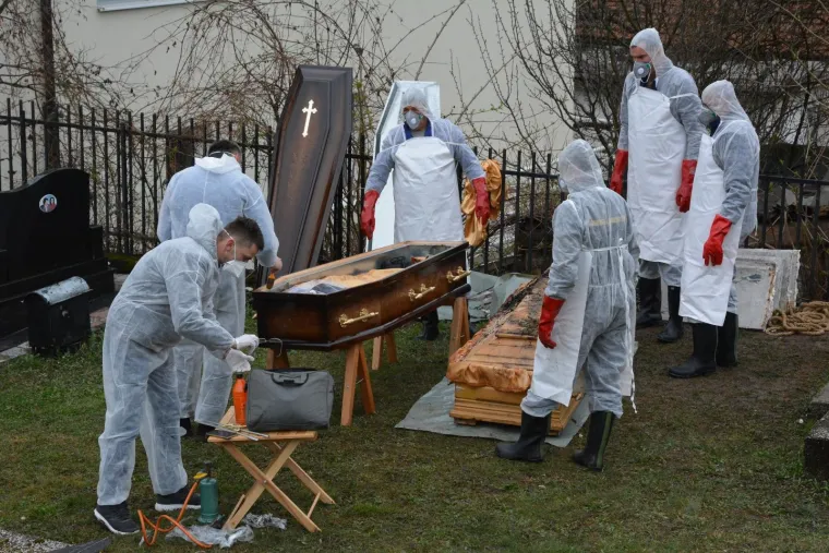 Ekshumirano tijelo Davida Dragičevića, majka jedva stajala na nogama: 'Ne znam kako ću ovo preživjeti'