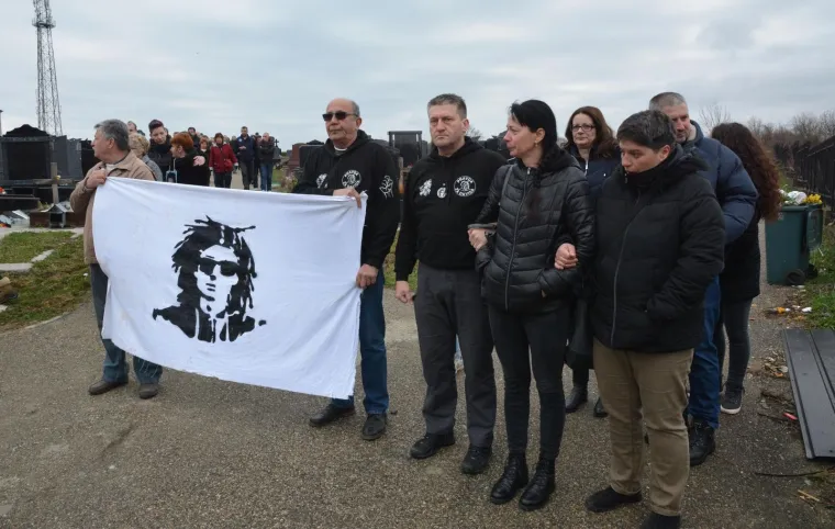 Ekshumirano tijelo Davida Dragičevića, majka jedva stajala na nogama: 'Ne znam kako ću ovo preživjeti'