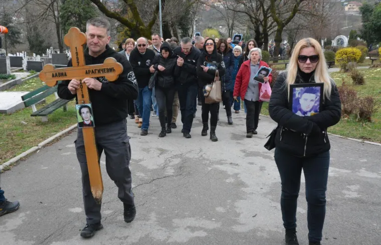 Ekshumirano tijelo Davida Dragičevića, majka jedva stajala na nogama: 'Ne znam kako ću ovo preživjeti'
