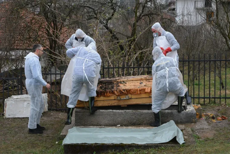 Ekshumirano tijelo Davida Dragičevića, majka jedva stajala na nogama: 'Ne znam kako ću ovo preživjeti'