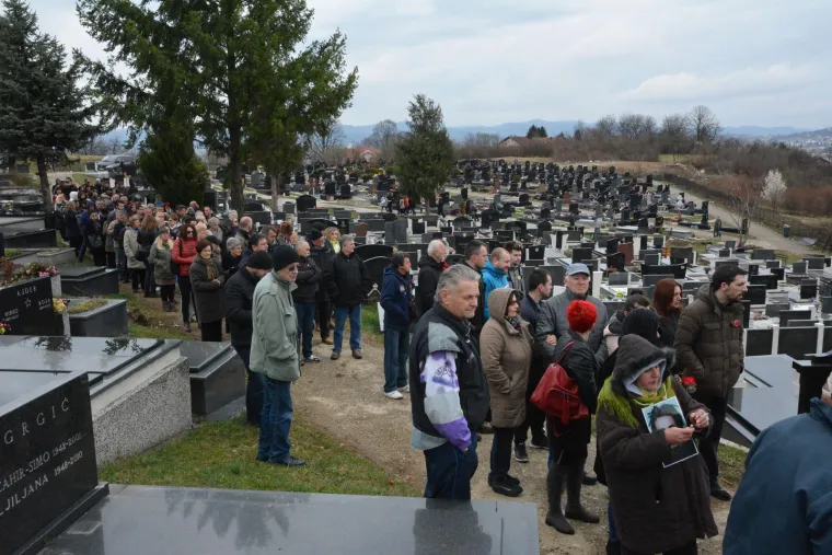 Ekshumirano tijelo Davida Dragičevića, majka jedva stajala na nogama: 'Ne znam kako ću ovo preživjeti'