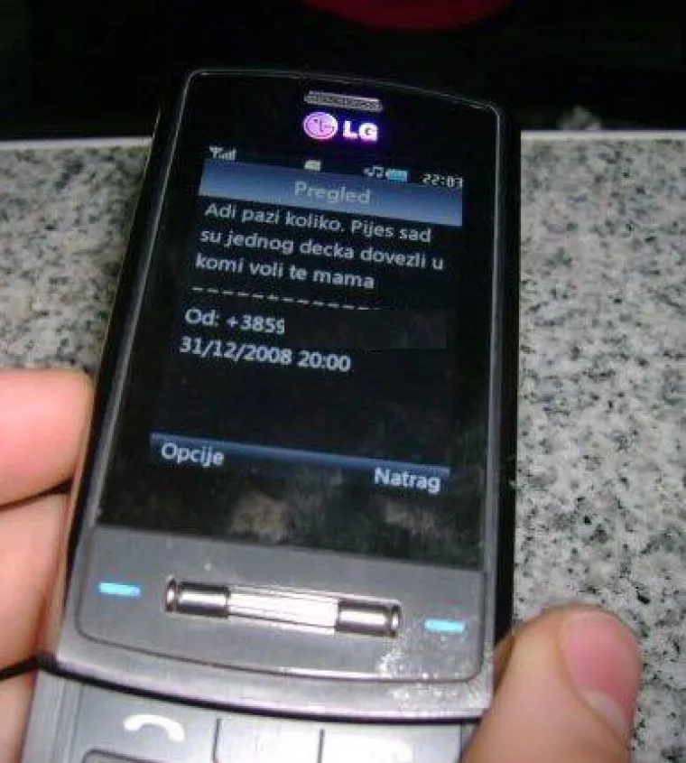 Kad ostavi&scaron; upaljen pornić na maminom kompu ili tatu uči&scaron; gramatiku: JO&Scaron; 30 urnebesnih poruka roditelja