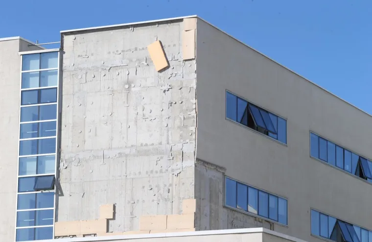 Prva marcana bura pokazala "zube" na splitskoj zdravstvenoj skoli gdje je srusila dio istocne i sjeverne fasade. Photo:Ivo Cagalj/PIXSELL