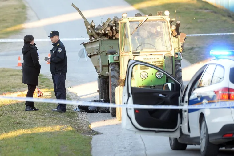 Poginuo pod kotačima traktorske prikolice