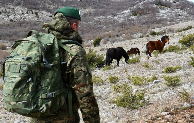 Neizmjerno je volio Velebit: Njegovi suborci odali su mu počast hodnjom po njegovoj planini