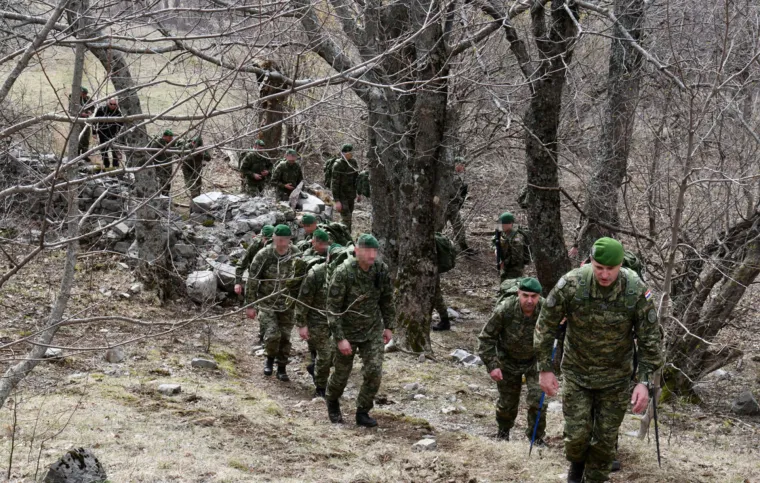 Neizmjerno je volio Velebit: Njegovi suborci odali su mu počast hodnjom po njegovoj planini