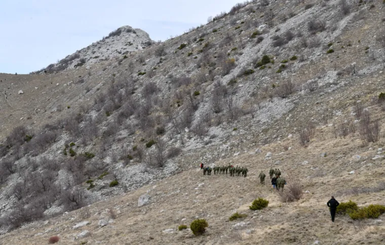 Neizmjerno je volio Velebit: Njegovi suborci odali su mu počast hodnjom po njegovoj planini