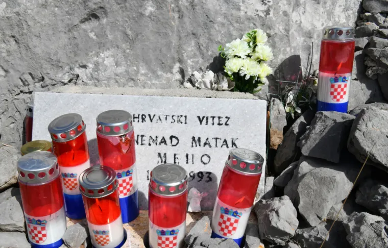 Neizmjerno je volio Velebit: Njegovi suborci odali su mu počast hodnjom po njegovoj planini