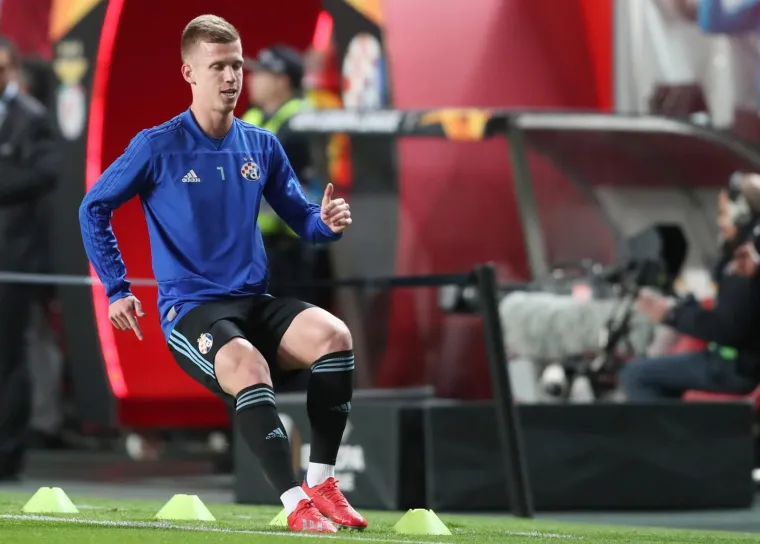 Oko 2000 navijača stiglo je podržati Dinamo u Lisabon, sve oči bile su uprte u jednu djevojku