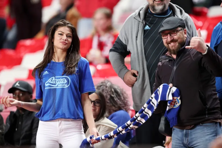 Oko 2000 navijača stiglo je podržati Dinamo u Lisabon, sve oči bile su uprte u jednu djevojku