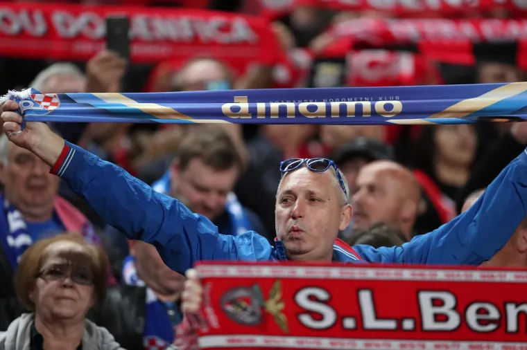 Oko 2000 navijača stiglo je podržati Dinamo u Lisabon, sve oči bile su uprte u jednu djevojku